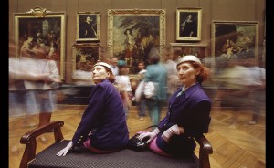 Les jumelles du Louvre, par Raphaël Gaillarde Musée du Louvre, le 1er juin 1993.  Photo : Raphael GAILLARDE / GAMMA